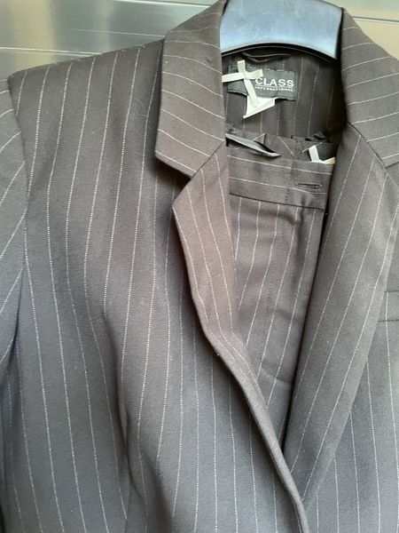 Completi & Tailleur: Damen Anzug schwarz gestreift 40 – Usato da Bergdietikon venduto da antovale 1