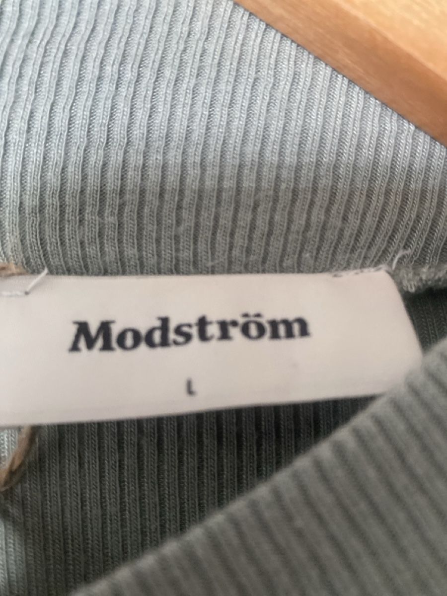 T-Shirts: Damen Pullover Modström grün Grösse L  – Gebraucht aus Alpnach Dorf von melbb 1