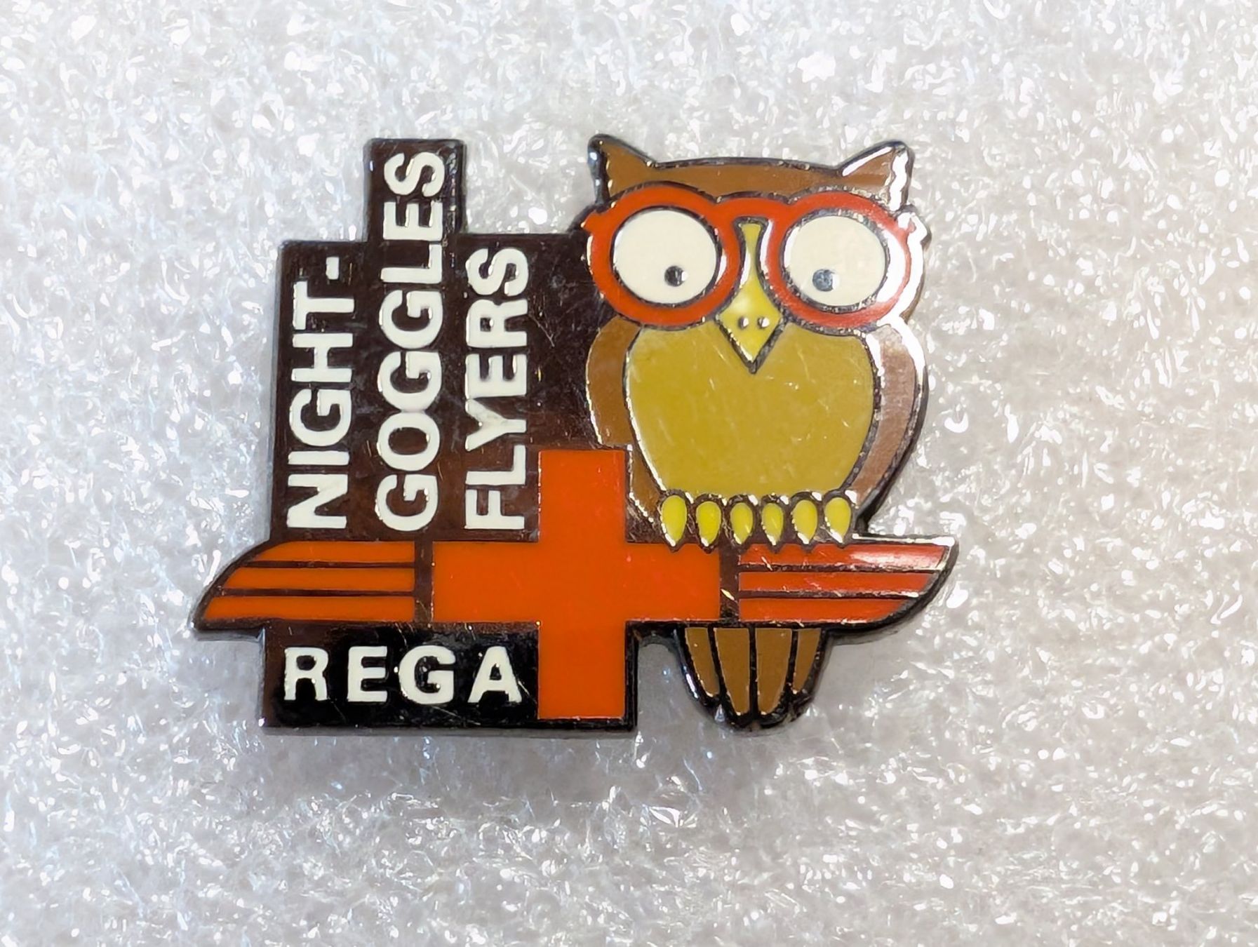 Plaketten & Abzeichen: Ansteckpin 291: Rega – Gebraucht aus Oppligen von Pin-Fall-Shop