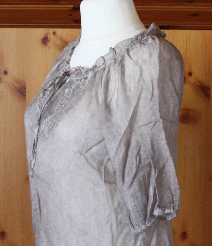 Camicette: Kurzarm Bluse hellbraun Gr. M – Usato da Flüelen venduto da Diversicum-Textil 3