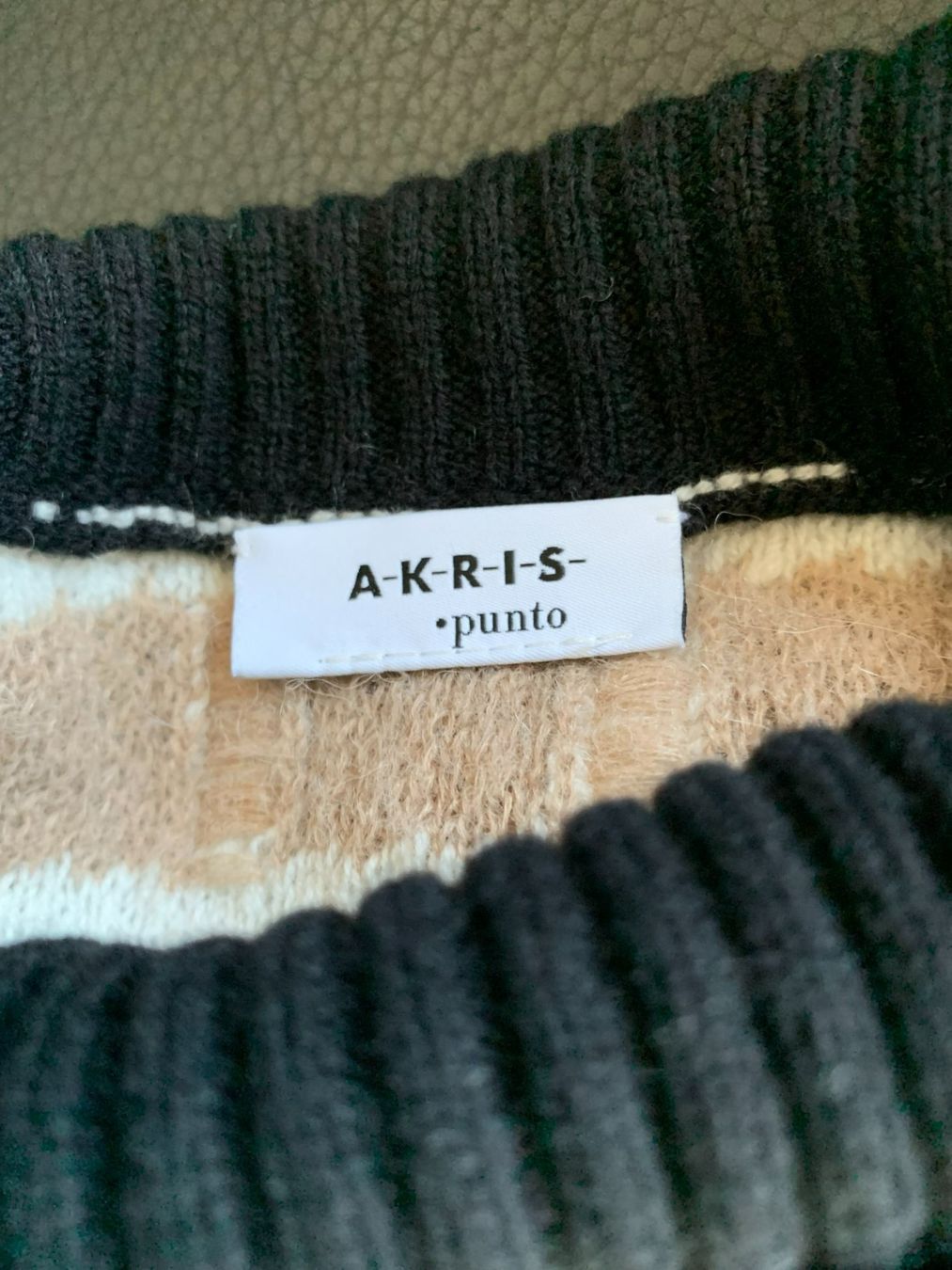 Akris Maglioni & Felpe: AKRIS: Exklusiv gemusterter Rollkragen-Pullover, 36 – Nuovo (secondo la descrizione) da Luzern venduto da paulablue 6