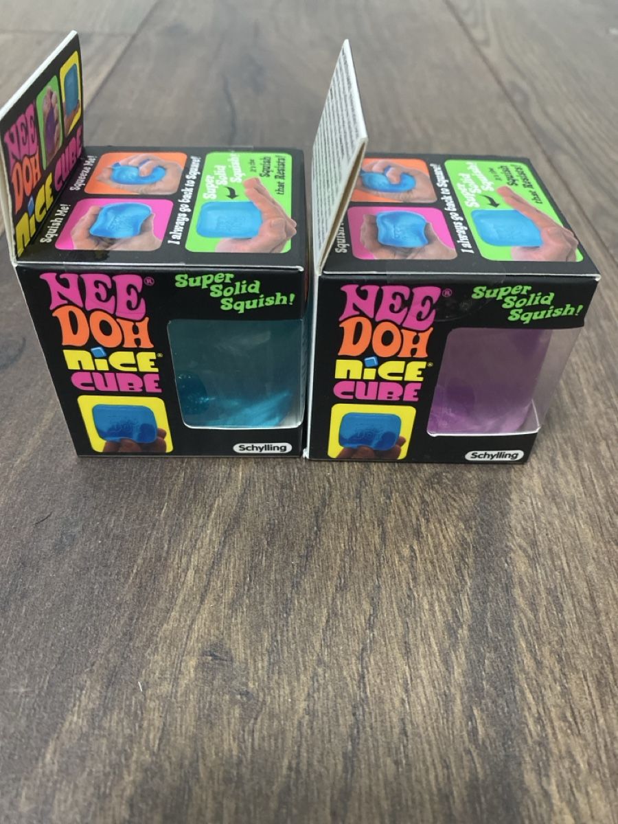 Giocattoli: 2x originale NeeDoh Nice Cube Squishy Würfel Lila + Blau Neu – Nuovo e nell'imballaggio originale da Glis venduto da Bekri 1