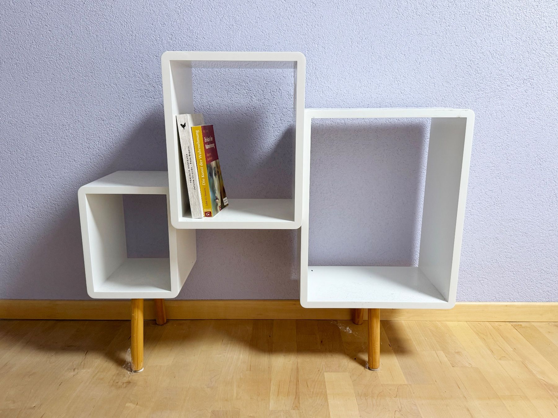 Regale: Regal mit speziellem Design – Gebraucht aus Weesen von nice-to-have-23