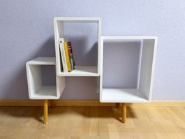 Regal mit speziellem Design