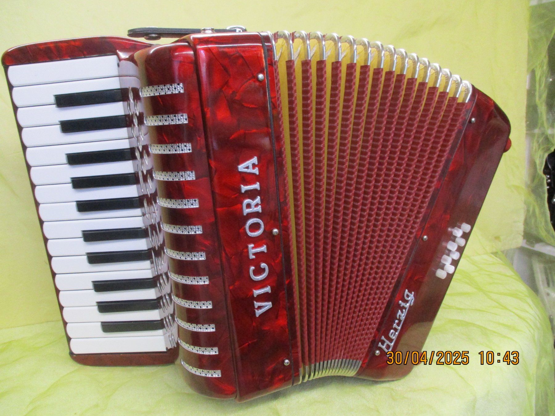 Victoria Musikinstrumente: Akkordeon Mini Victoria V26 – Gebraucht aus Jegenstorf von Oktavio 2
