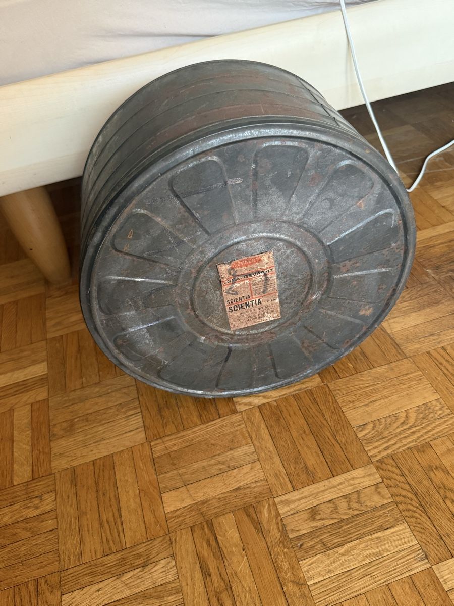 Barattoli: Boîte pour pellicule de cinéma ancienne  – Usato da Genève venduto da math_cedra 1