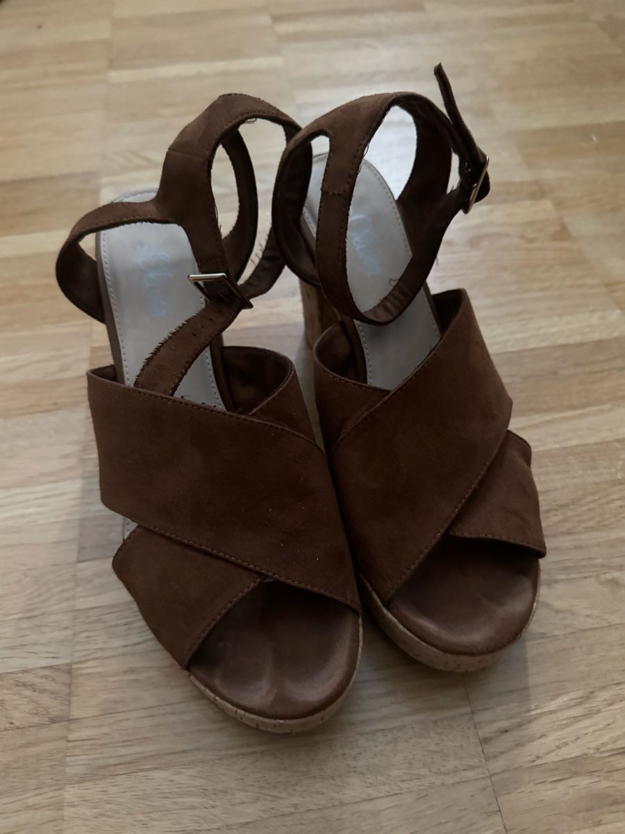 S.Oliver Scarpe da donna: Sandales compensées S.Oliver marron taille 39 bon état – Usato da Meyrin venduto da mai_pl7s 1