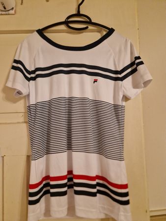 Fila T-Shirt gestreift Gr. S, perfekt für Frühling
