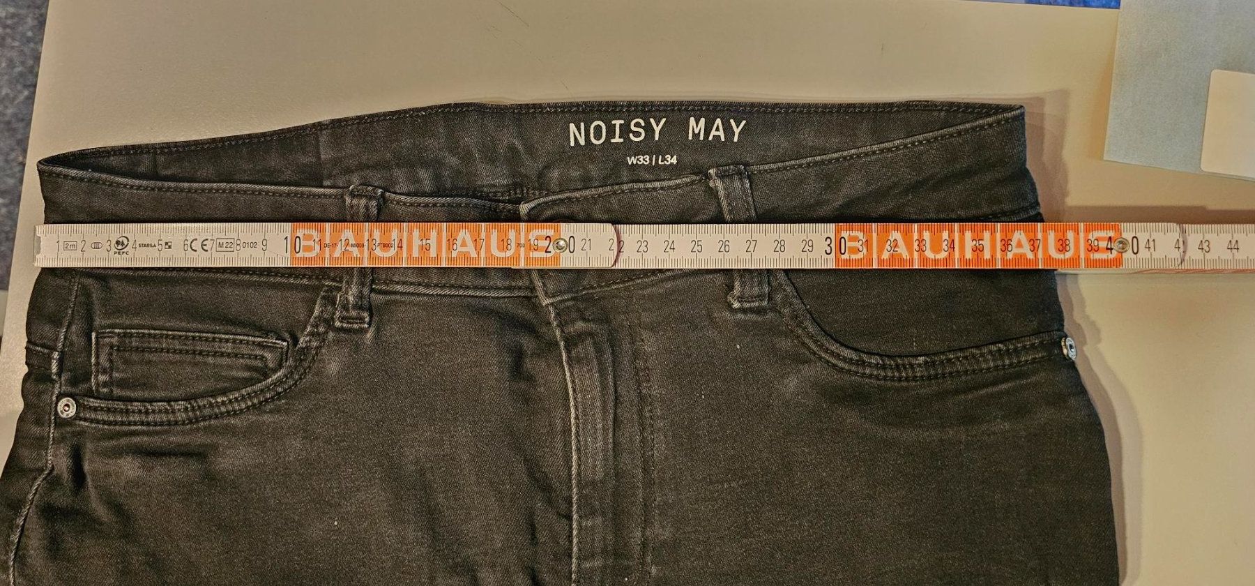 Jeans: Jeans NOISY MAY schwarz – D'occasion à Azmoos par Jadejo 1
