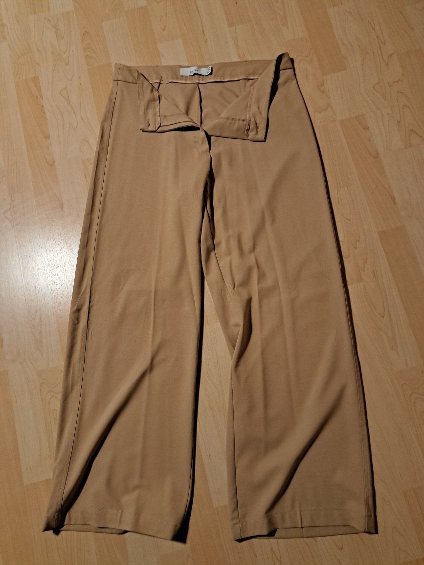 Bershka Pantalons: Hose elegant Grösse 44 – Neuf (Voir description) à Schüpfheim par madeleine69