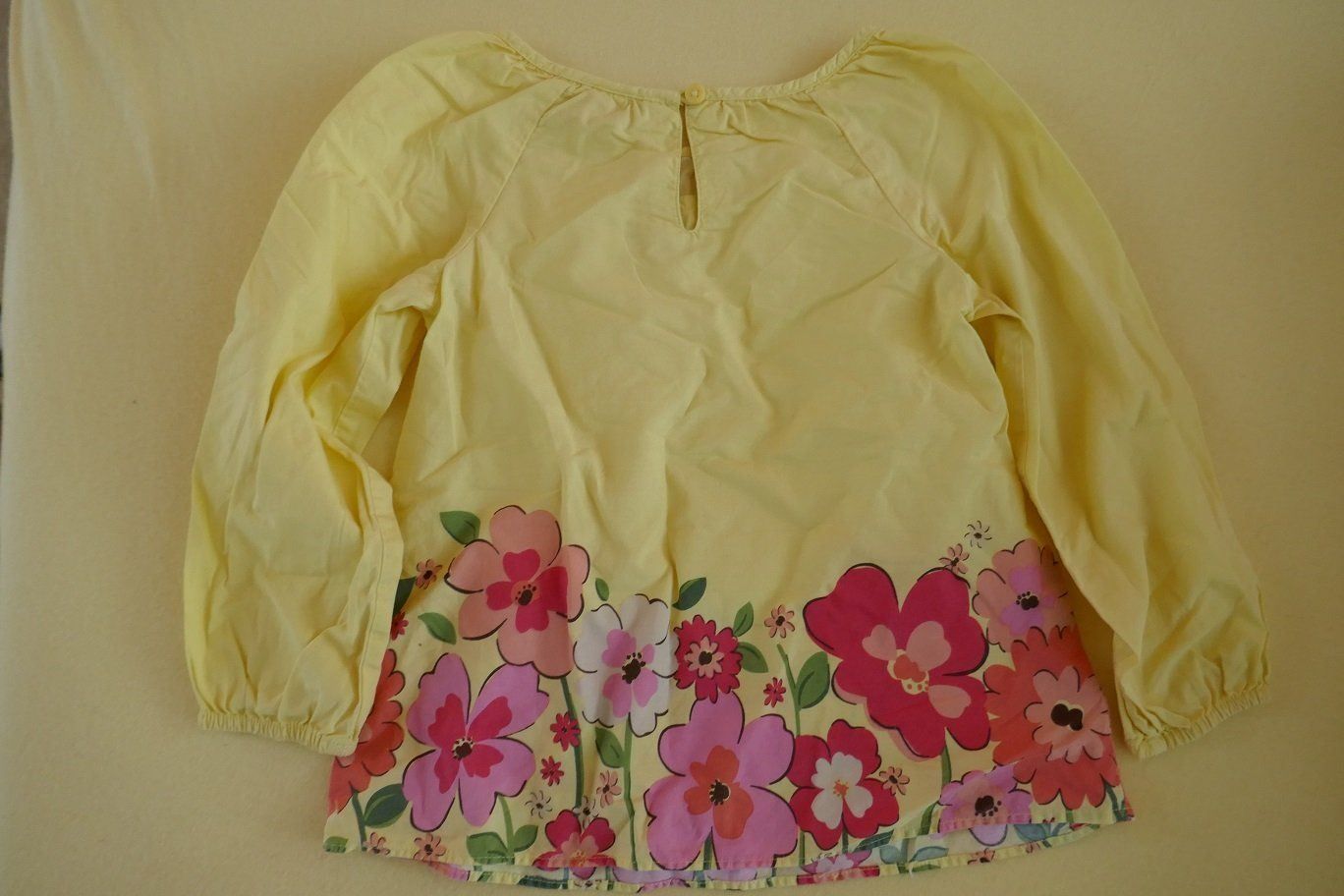 Camicette, T-shirt & Top: Schmucke Bluse mit Blumen, Gr. 4 J. – Usato da Horgen venduto da Feli39 2