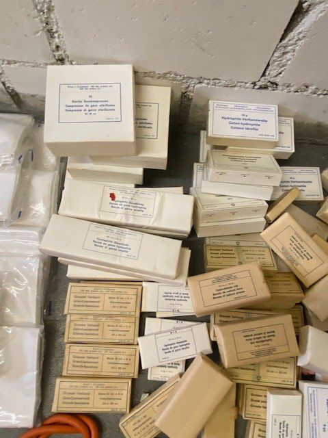 Kit di pronto soccorso: LOT VERBANDSMATERIAL  CH ARMEE – Usato da Chur venduto da silbermon 6