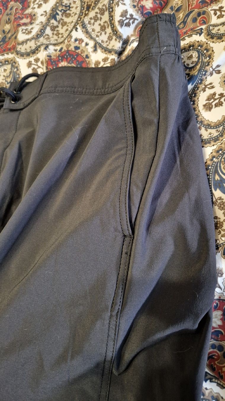 H&M Hosen: Schwarze Bade-/Sportshorts – Neu (gemäss Beschreibung) aus Oberengstringen von Asteroid56 2