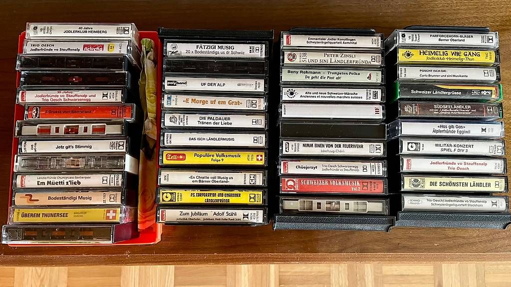 Musicassette: KASSETTEN GRATIS ABZUGEBEN   – Usato da Thun venduto da amaretti25