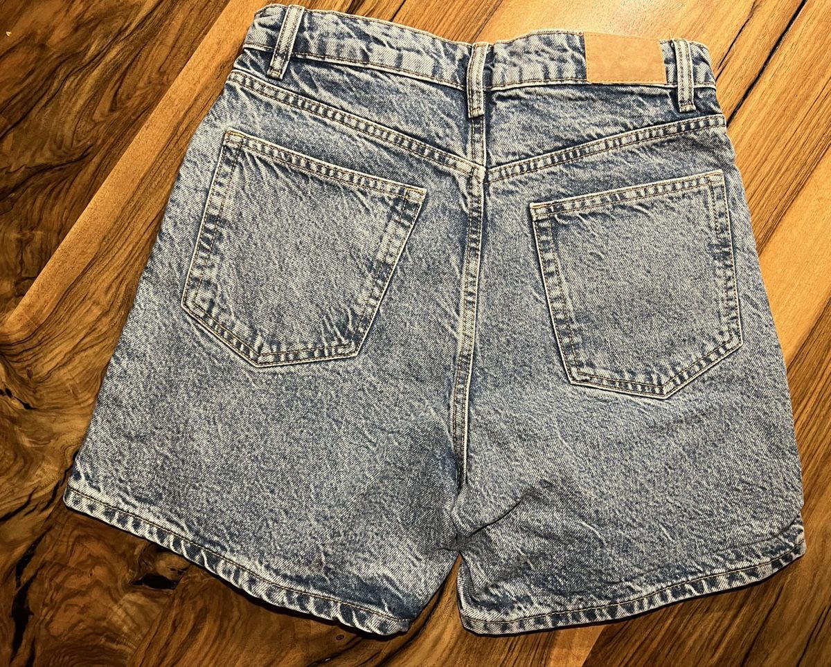 Zara Jeans: Jeans Shorts, Grösse 36 – Usato da St.Gallen venduto da Ha-Ha 1