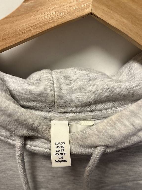 Pullover & Sweatshirts: Grauer Hoodie – Gebraucht aus St. Gallen von bli_5hp8 1