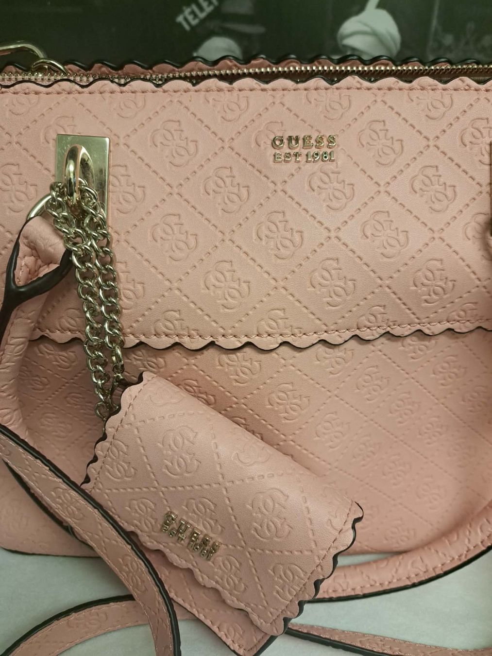 Guess Borse da donna: Umhängetasche Guess Rosa – Nuovo (secondo la descrizione) da Sisseln AG venduto da schenk-figuren 1