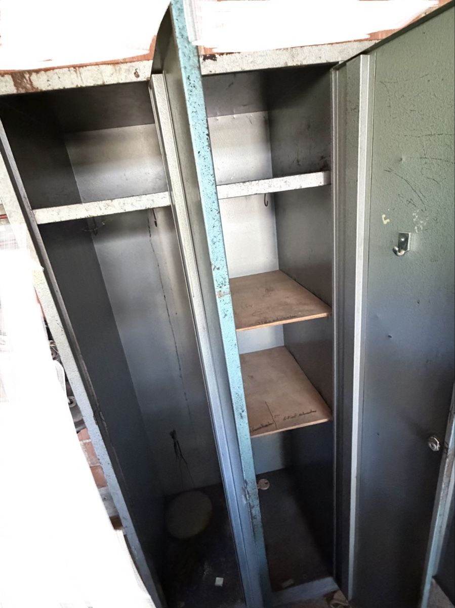 Tutte le decorazioni: Schrank Metallschrank 4 Fächer Retro – Usato da Roggenburg venduto da Tech00 1