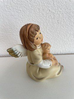 Statuette: Goebel-Engel mit Puppe (Modell 41 189) – Usato da Biberstein venduto da Quarter0 1
