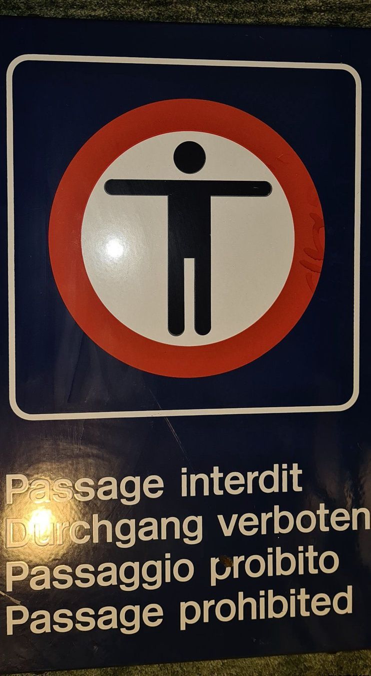 Schilder: Panneau / Passage interdit – Gebraucht aus Cortaillod von signep 3