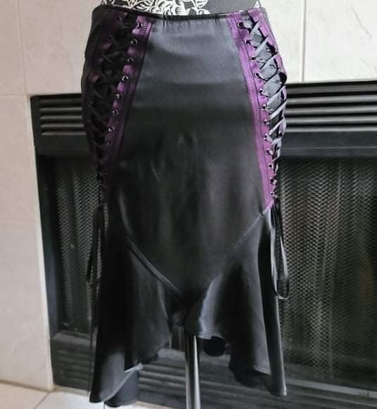 Gonne: Lip Service Goth Gothic Vintage Satin – Nuovo (secondo la descrizione) da Eglisau venduto da Durango-Eduardo 1
