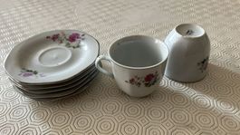 2 tazzine e 5 piattini fiorati (made in China)