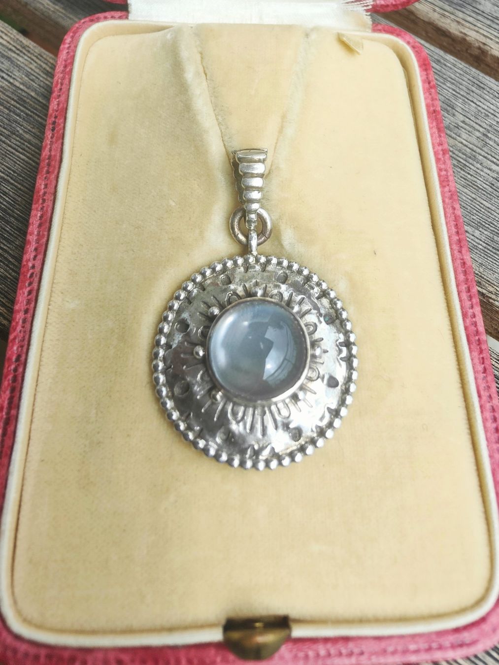 Ciondoli: Antik Jugendstil Cabochon Mondstein Silber 900 Anhänger – Usato da Schwyz venduto da chopaya 2