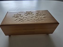 Schatulle mit Spielwerk Cuendet Le Vieux Chalet 1989