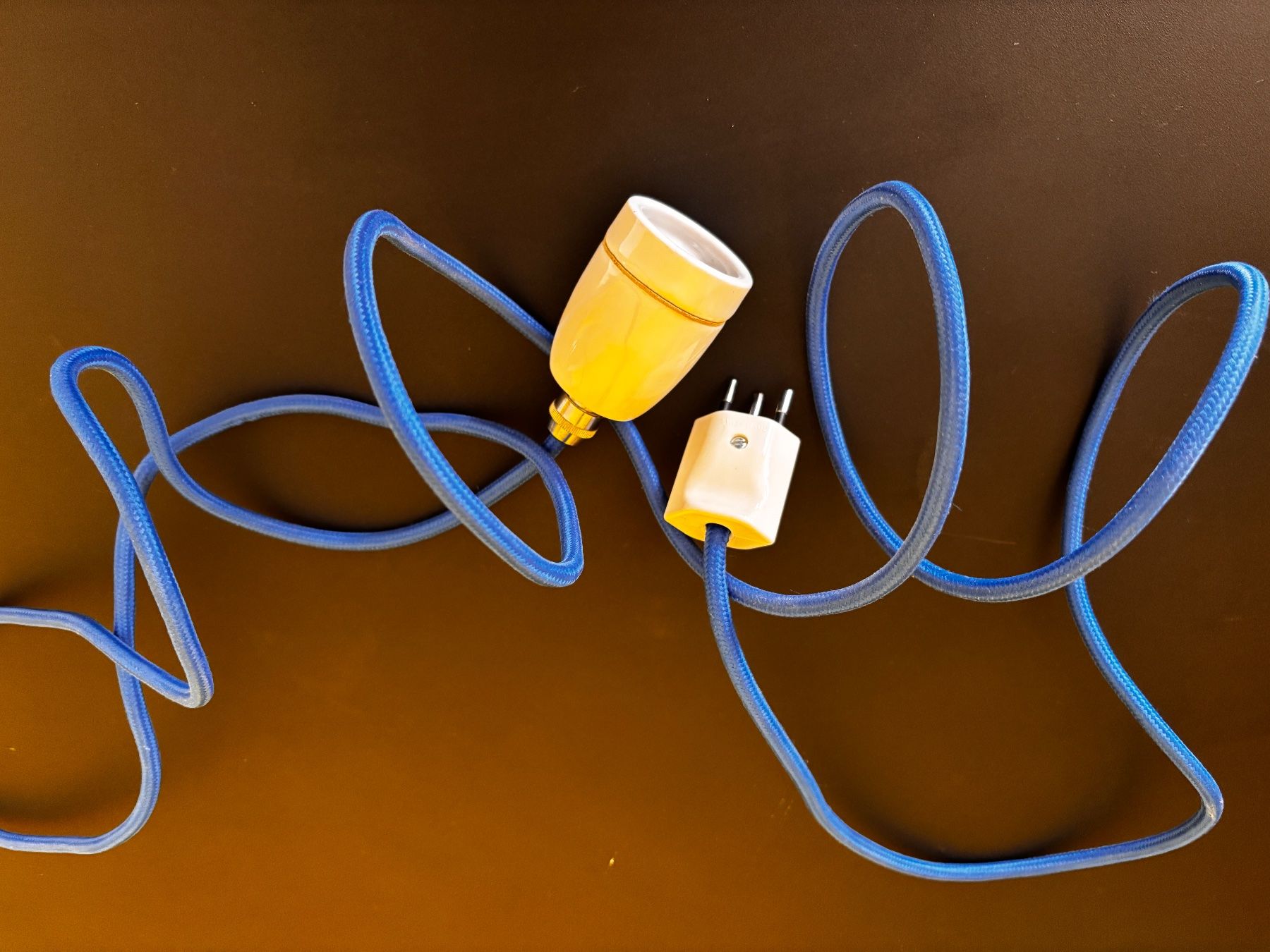 Lampade: Hängelampe keramikfassung mit Textilkabel, blau – Usato da Thun venduto da Gogan 2