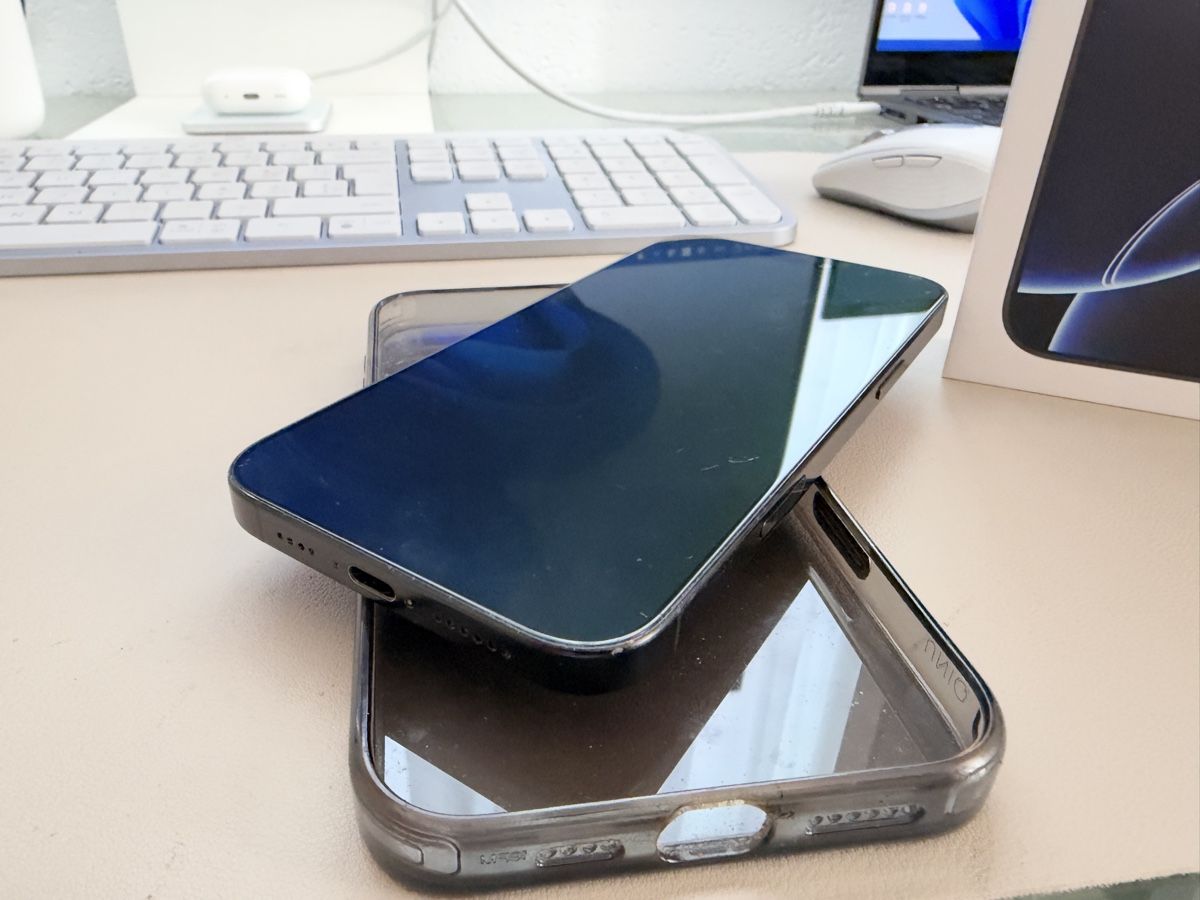 Apple Portables: iPhone 16 Pro Max 1 TB Schwarz – D'occasion à Rubigen par Romeo92 4