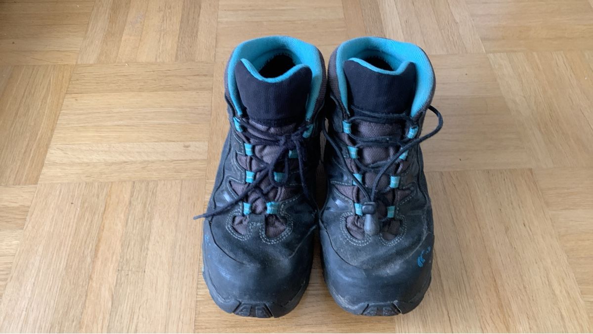 Salomon Scarpe da uomo: Wanderschuhe Salomon schwarz blau – Usato da Adligenswil venduto da mirkolini