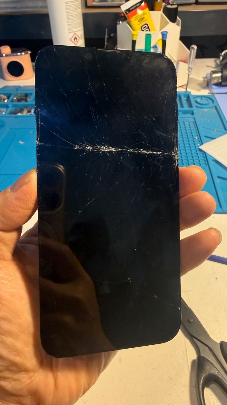Apple Telefoni cellulari / Smartphones: Écran original iPhone 14 partiellement abîmé – Difettoso da Morges venduto da DA-repa 5