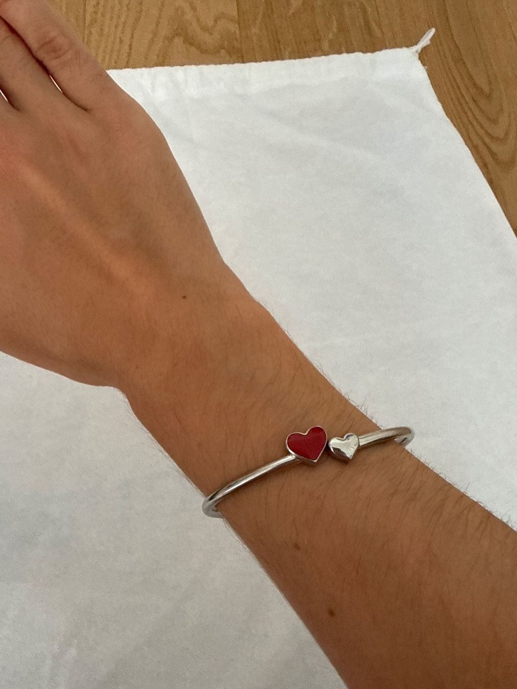 Tommy Hilfiger Bracciali & Braccialetti: Tommy Hilfiger Armreif Herz mit Box – Usato da Schönenwerd venduto da d.chiara 7