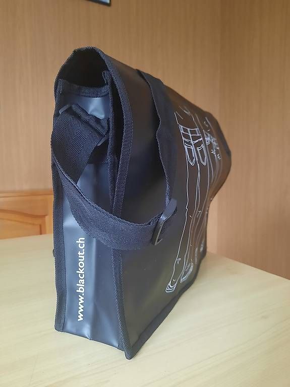 Borse: trendige Black out Umschlagtasche – Nuovo (secondo la descrizione) da Unteriberg venduto da woe_yby8 2