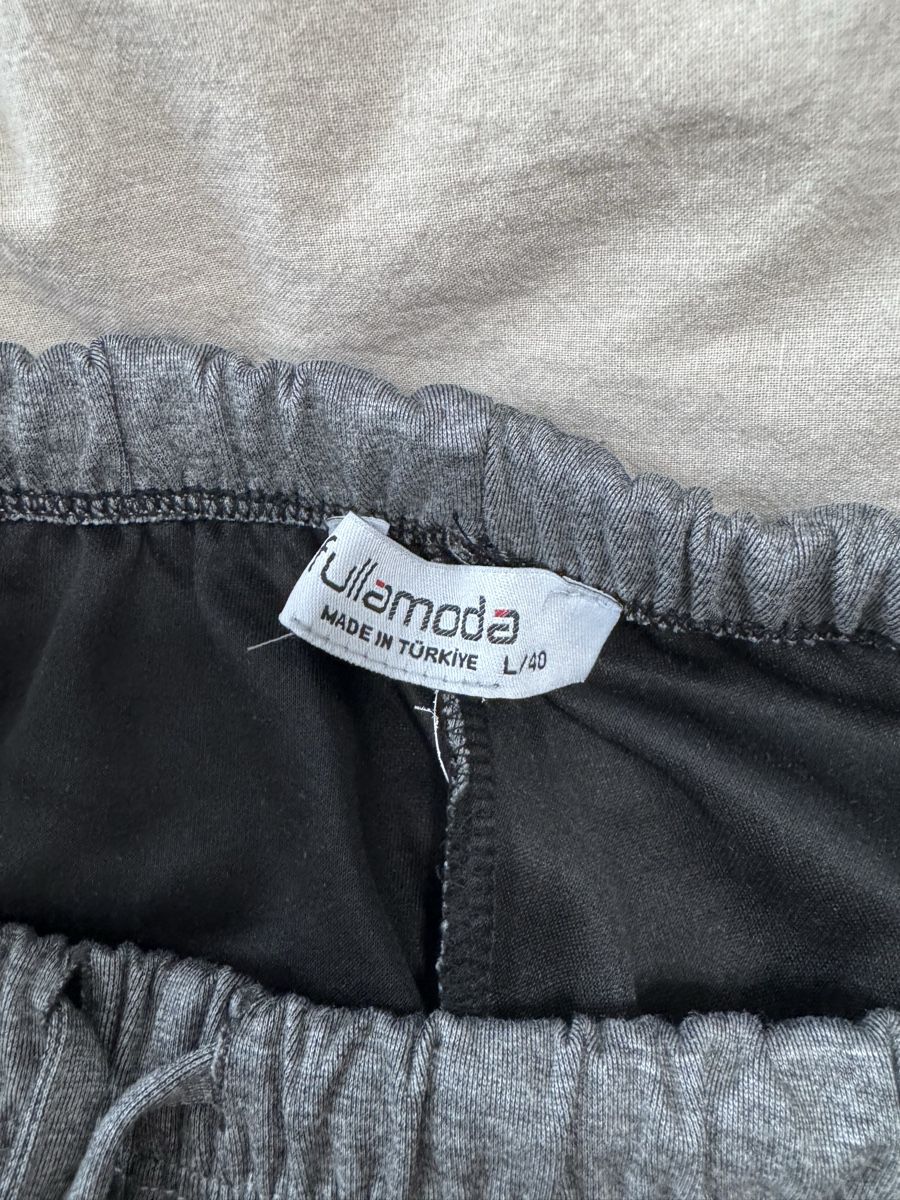 Pantalons: Joggings large gris  – D'occasion à Versoix par Sad_09 2