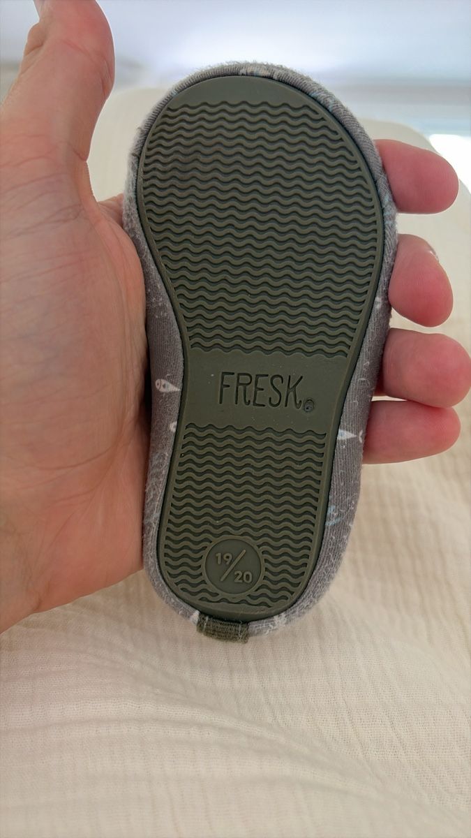 Scarpe per ragazzi: FRESK Badeschuhe Grösse 19/20 – Usato da Küsnacht ZH venduto da Slussi 2