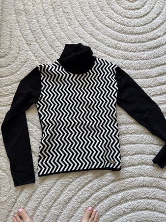 Jet set black turtleneck