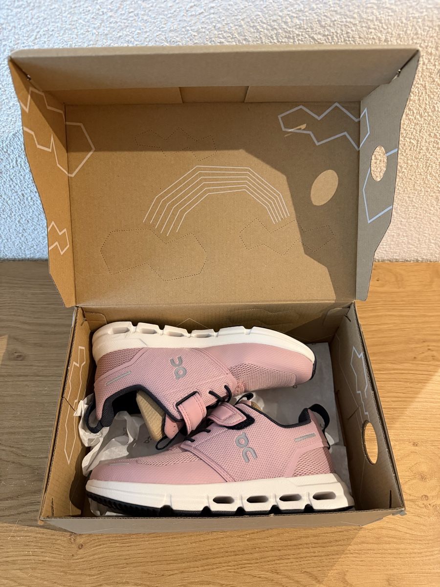On Scarpe per ragazze: Kinder-Schuhe ON Cloud Play | Grösse 31.5  – Nuovo (secondo la descrizione) da Grosswangen venduto da winkelfeld 3
