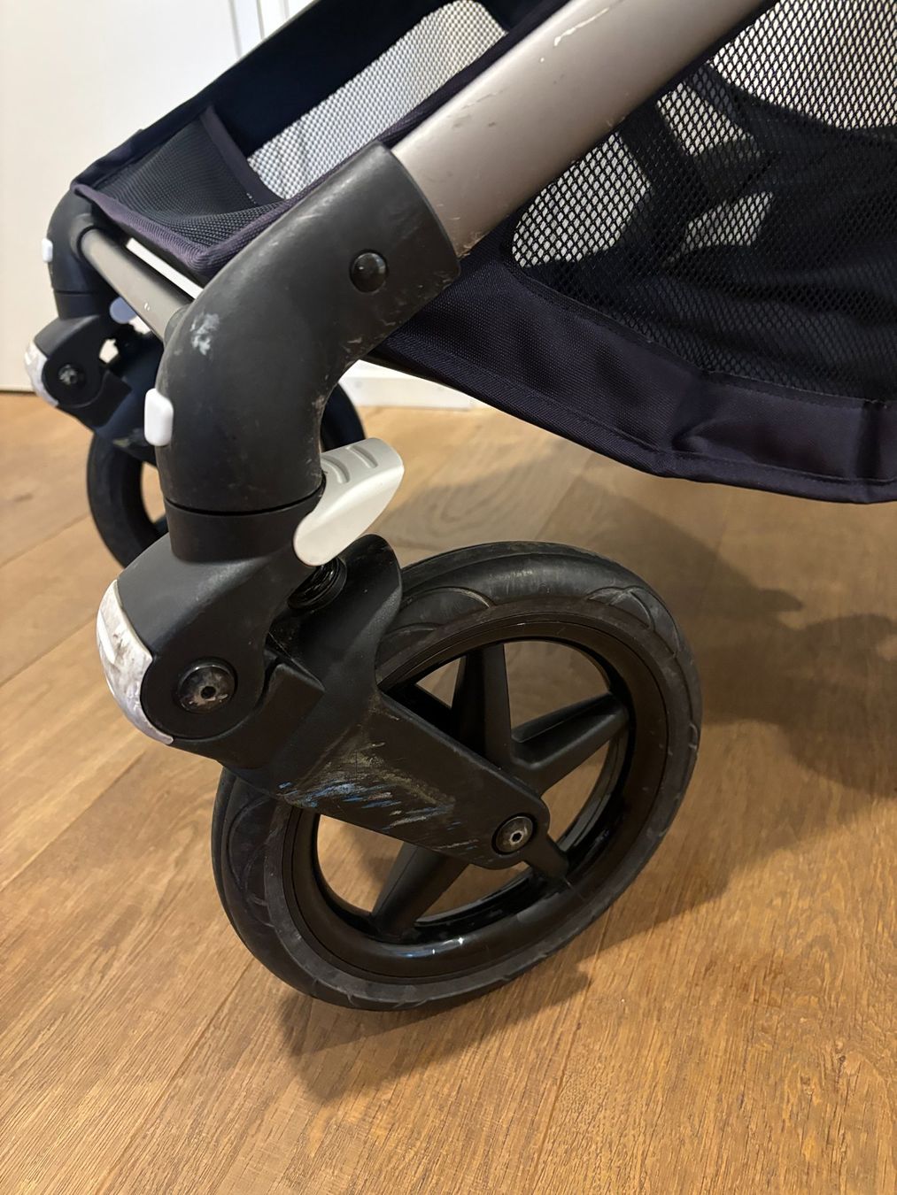 Bugaboo Kinderwagen: Bugaboo Fox 3 Complete Classic dark navy + viele Accessoires – Gebraucht aus Zürich von Noooiethai 4