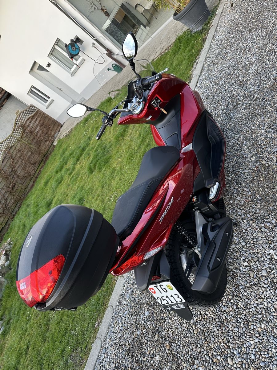 Honda Scooters: Verkaufe Honda PCX 125 Roller – Gebraucht aus Schönenberg an der thur von  2