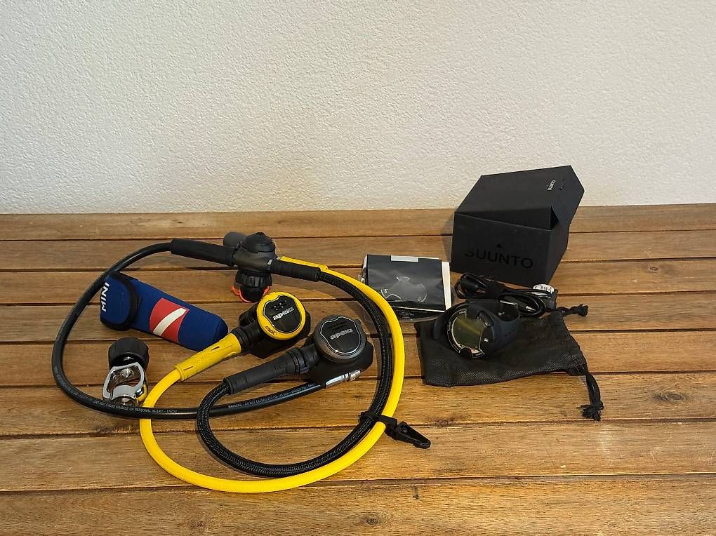 Respiratori & Giubbotti: Apeks Flight Regulator + Suunto Vyper Air + Transmitter – Usato da Zürich venduto da M0pf