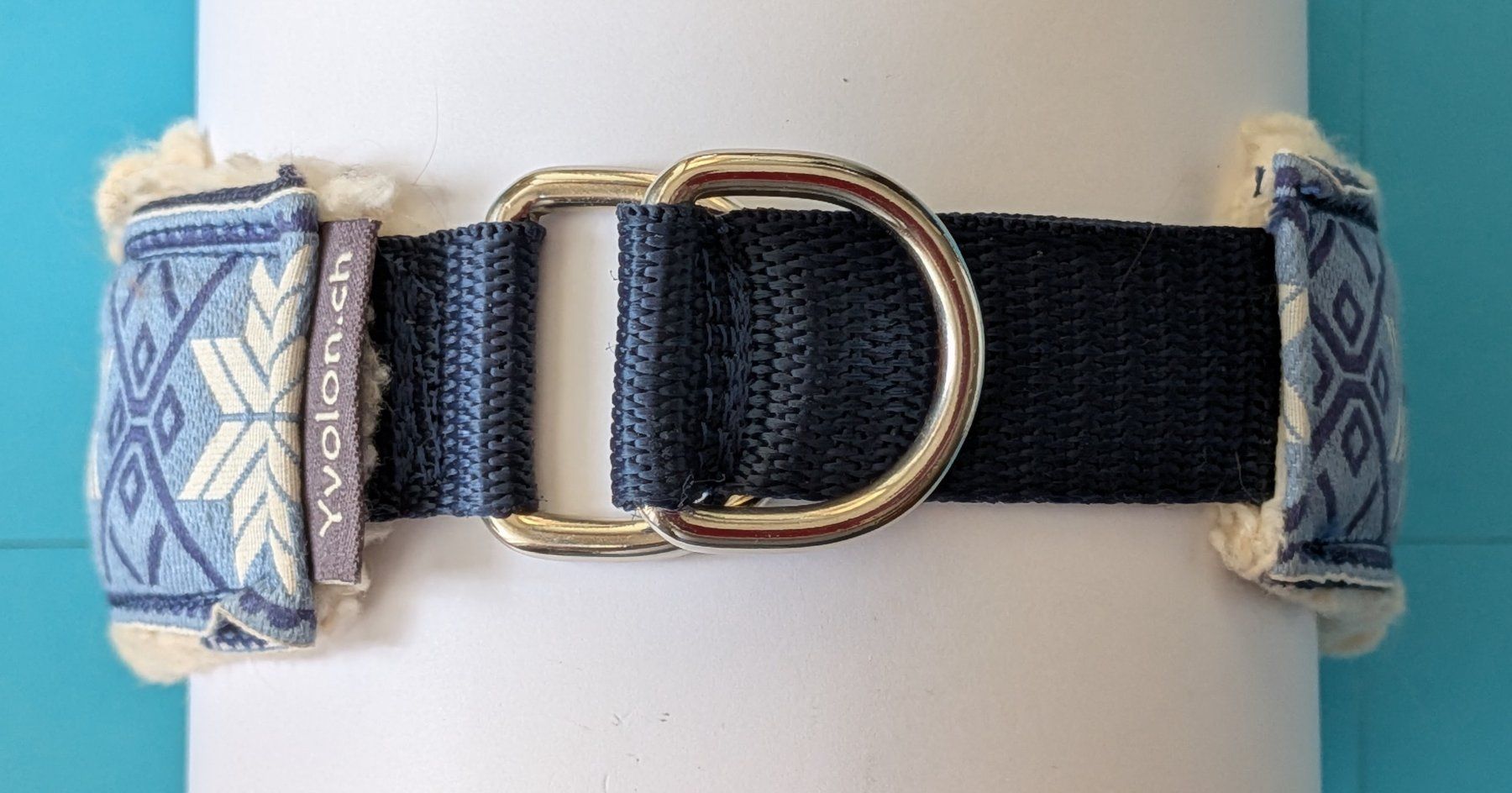 Guinzagli & Collari: Hundehalsband mit Wintermuster – Usato da Aesch BL venduto da Charles2018 2