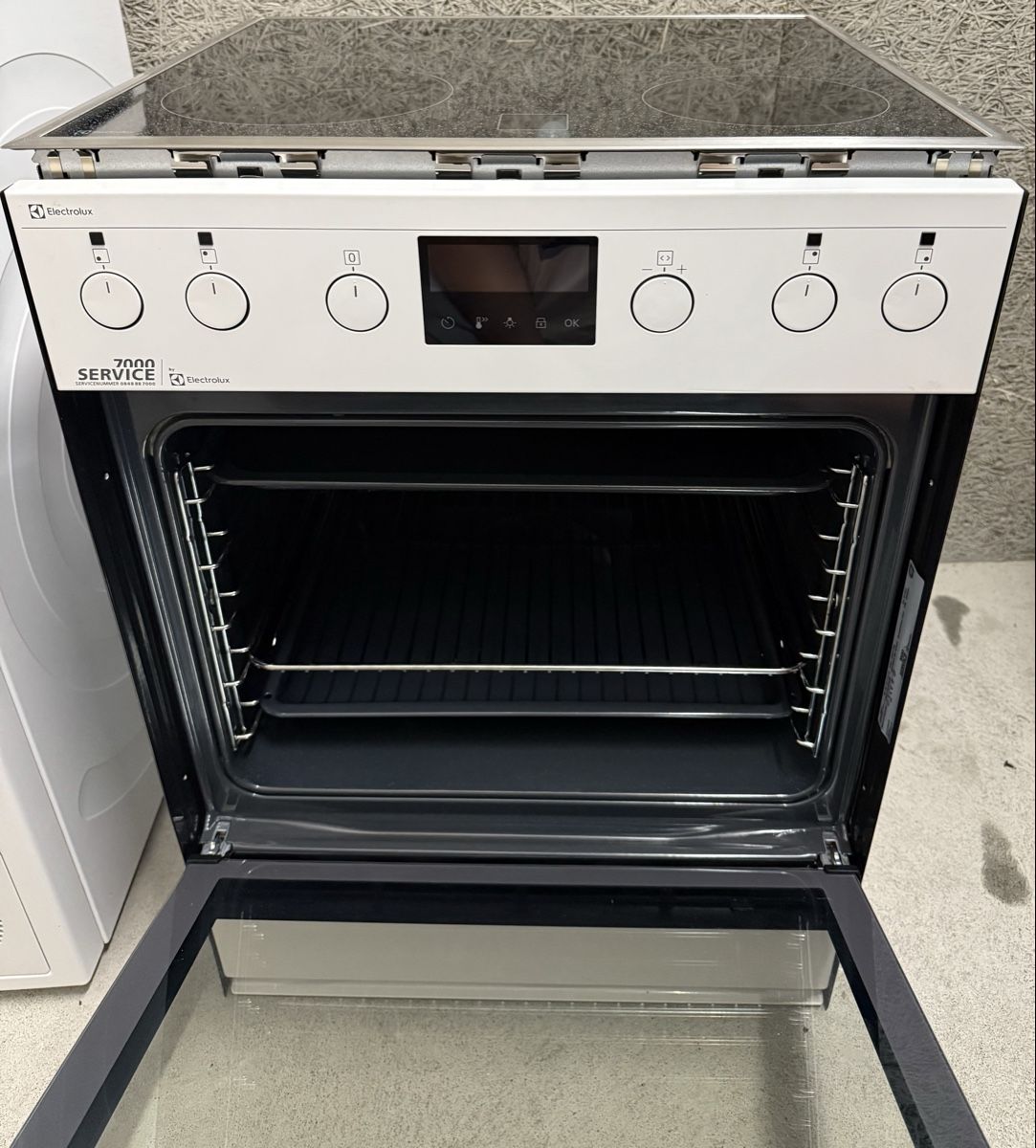 Electrolux Backöfen: Backofen & Keramik Kochfeld Electrolux 55Cm Ch Norm – Neu (gemäss Beschreibung) aus Kilchberg ZH von Rei_9 6