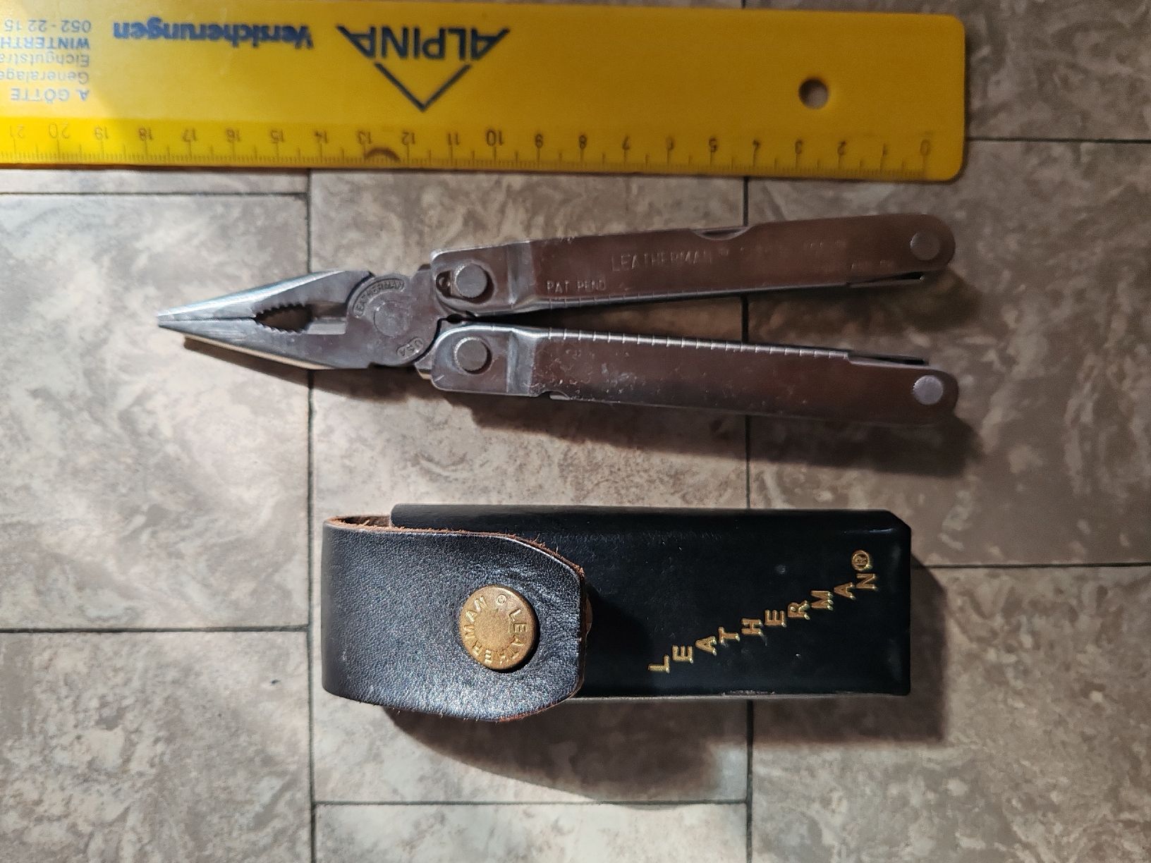 Leatherman Tous les outils: Leatherman Super Tool Multitool mit Lederetui guter Zustand – D'occasion à Wila par neu_s8qs