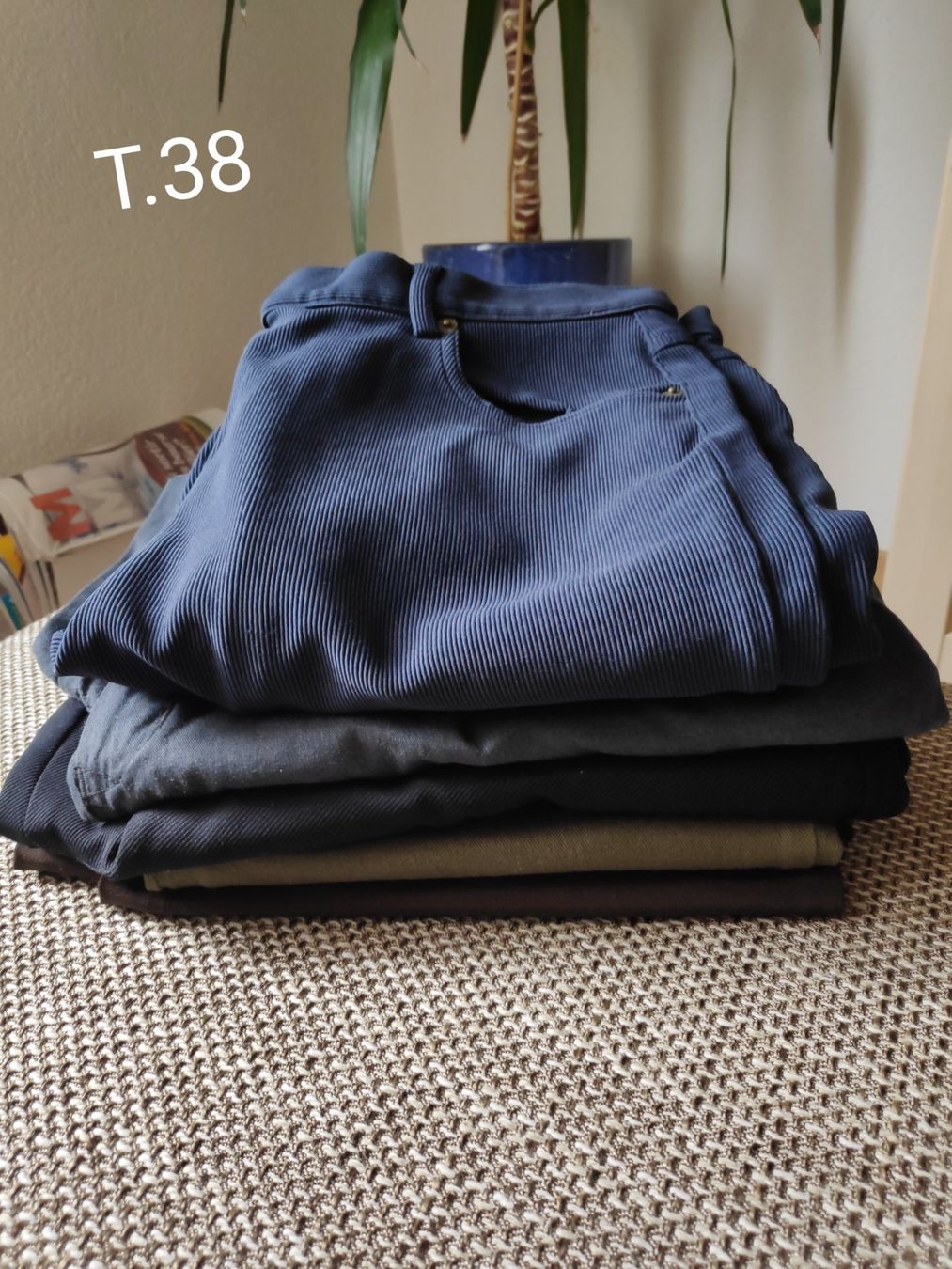 Pantaloni: Pantalons pour femme – Usato da Couvet venduto da fat_kyl7