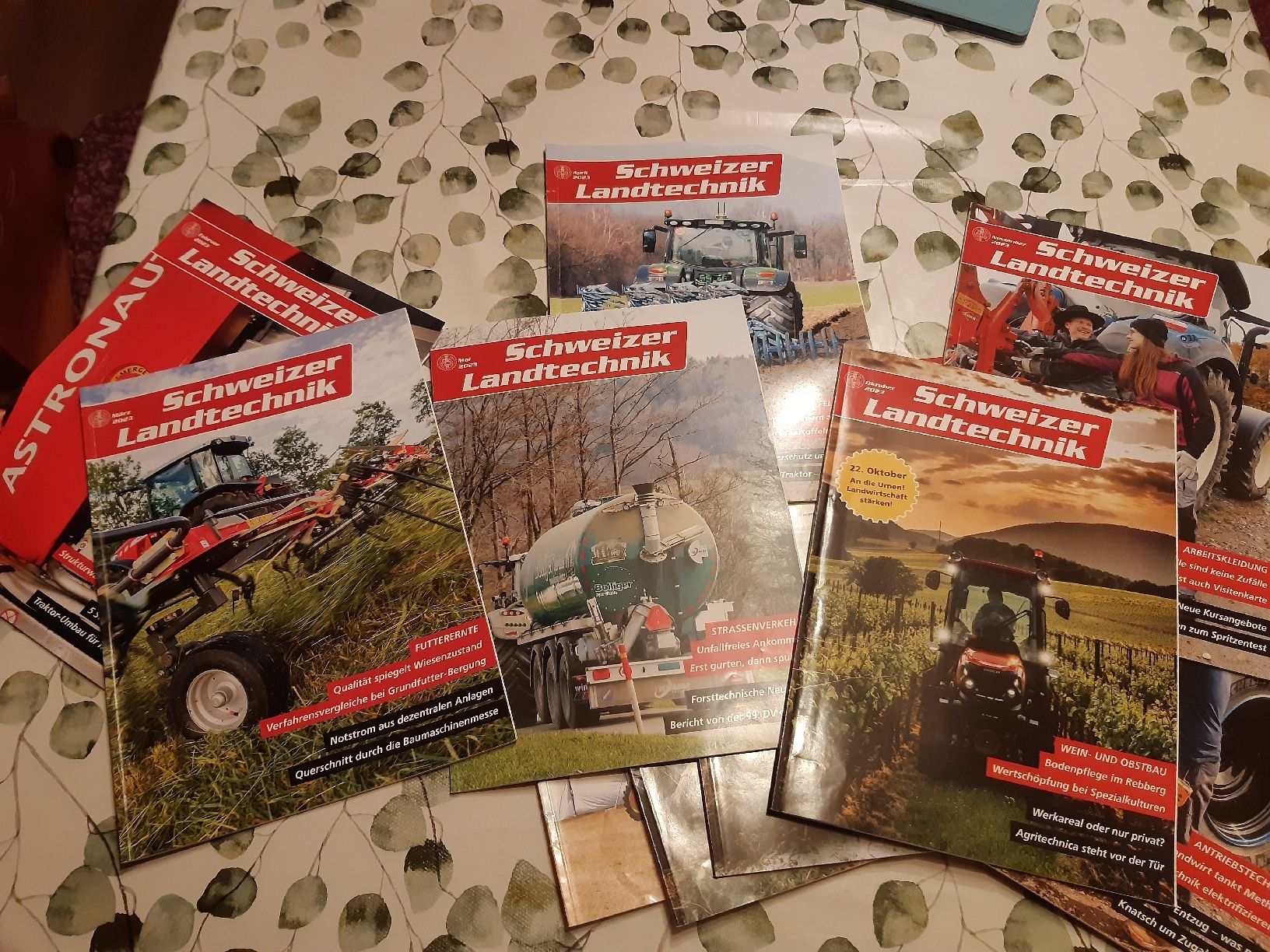 Riviste & Magazine: Schweizer Landtechnik Hefte, Zeitschrift mit div. Traktoren – Usato da Ramersberg venduto da Subski300 1