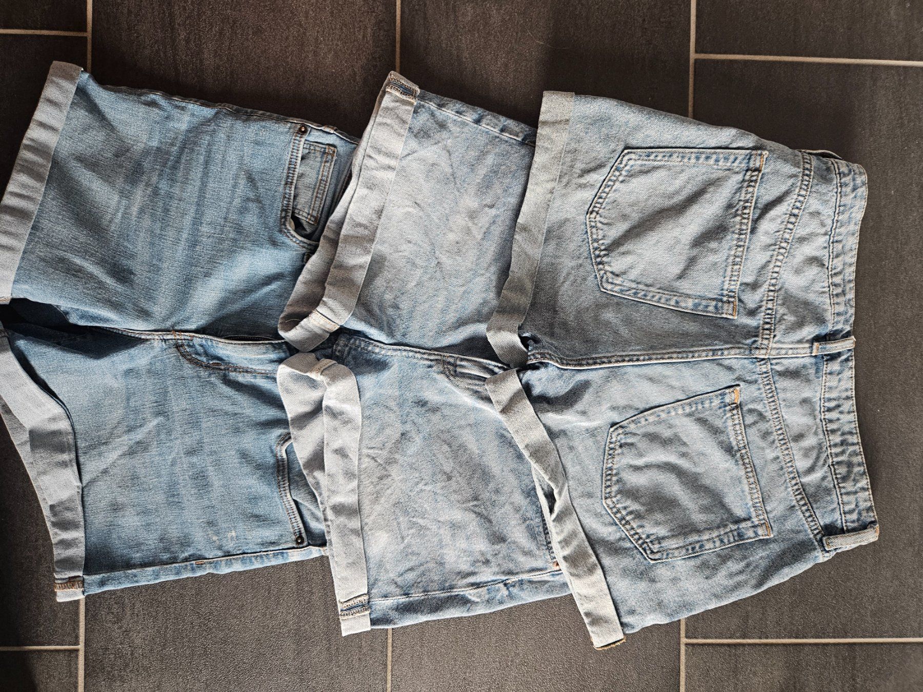 H&M Jeans: Damen Jeans Shorts – Usato da Walperswil venduto da Jacquelaeng 1