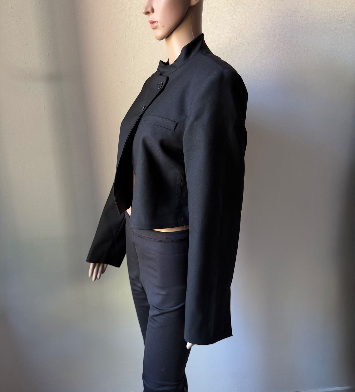 Zara Vestes: kurze ZARA Jacke 🖤 – D'occasion à Zürich par ClosetQueen 2