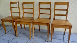 Chaises anciennes 4 pièces / 4 Alte Stühle