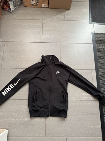 Nike Trainingsjacke schwarz Grösse 152 guter Zustand